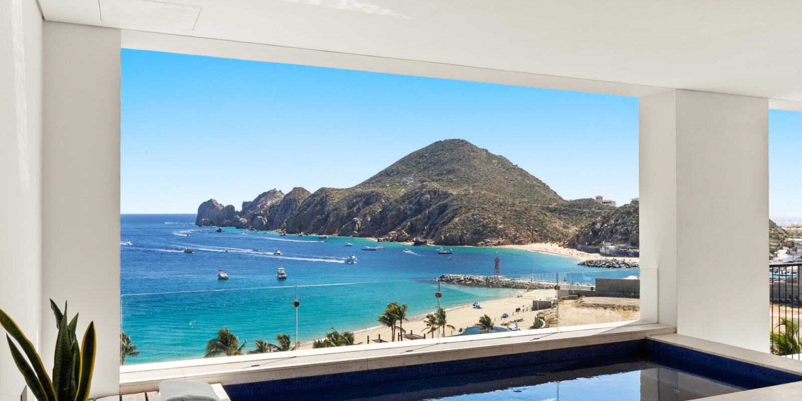 Beachfront infinity pool in Cabo San Lucas