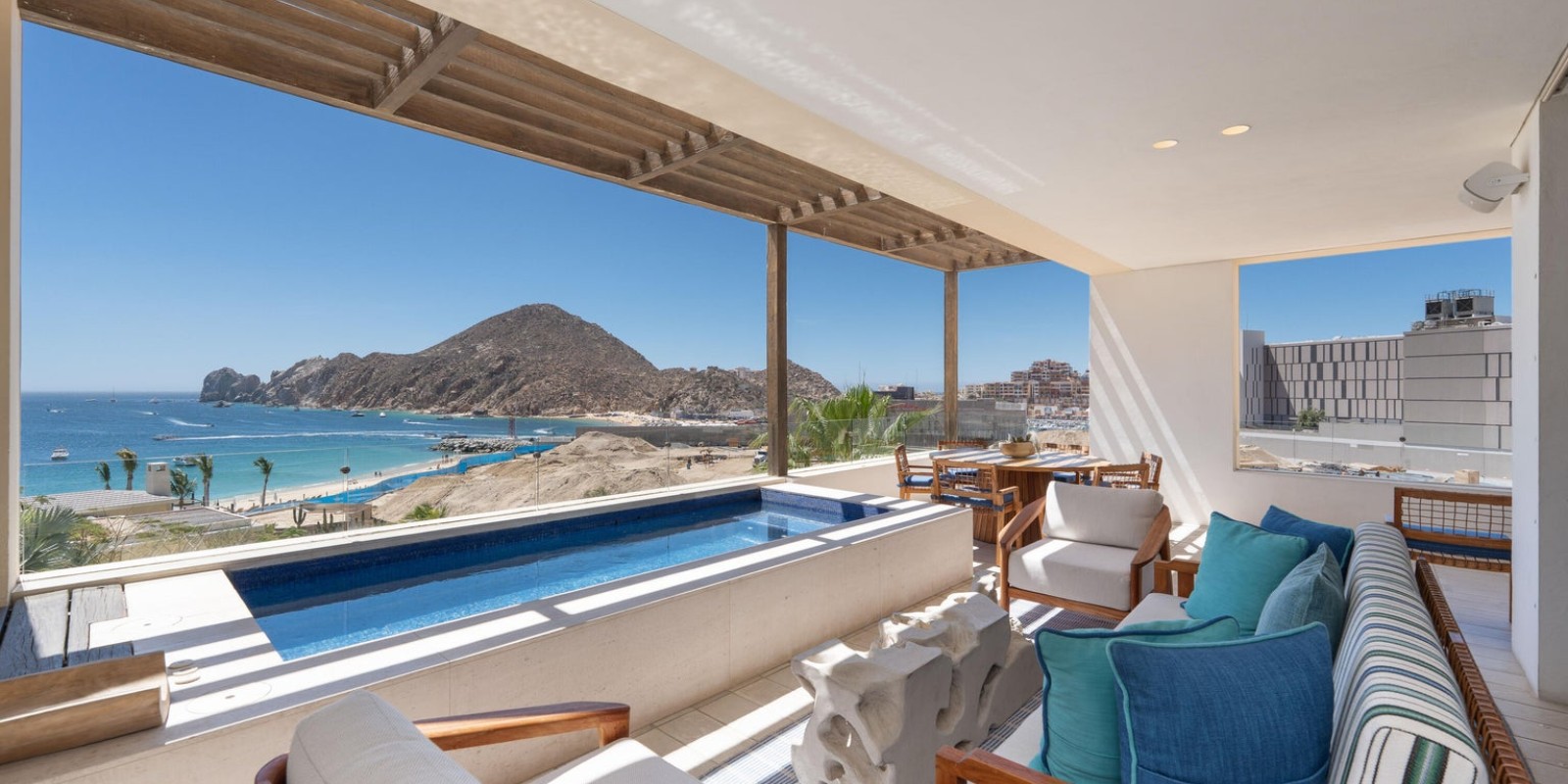 Indoor and outdoor living in Cabo San Lucas