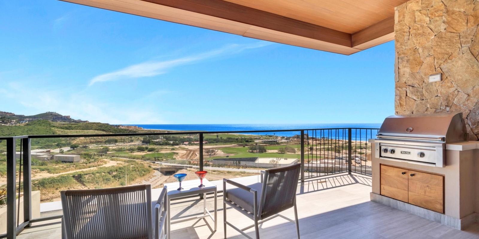 Terrace with a grill and a view of the sea