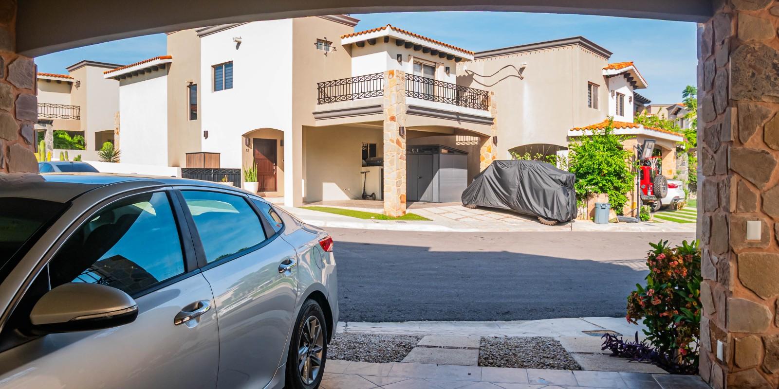 Selling Luxury Property in Ventanas en el Tezal